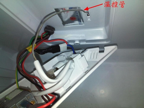 电冰箱温控器三根线怎么接