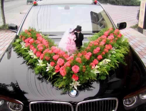 婚车怎么扎花 婚车装饰用什么鲜花好