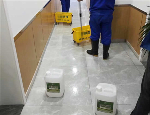 地砖防滑处理的方法是什么