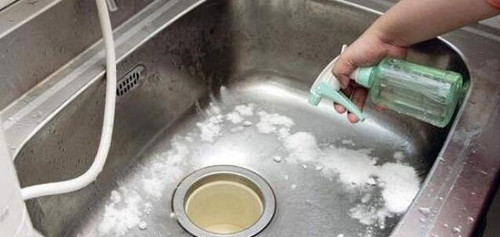 烧碱疏通下水道的方法