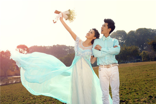 重庆哪家婚纱摄影好     新人拍婚纱照有哪些姿势