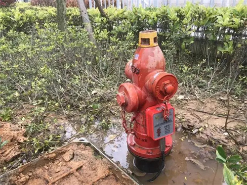 室外消火栓离地面多高