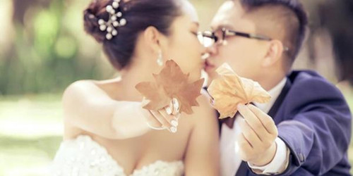 结婚祝福视频说什么  同学结婚录视频祝福语