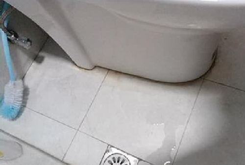 马桶底座漏水的原因和处理方法