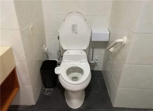 抽水马桶水箱一直流水原因 抽水马桶水箱一直流水怎么办