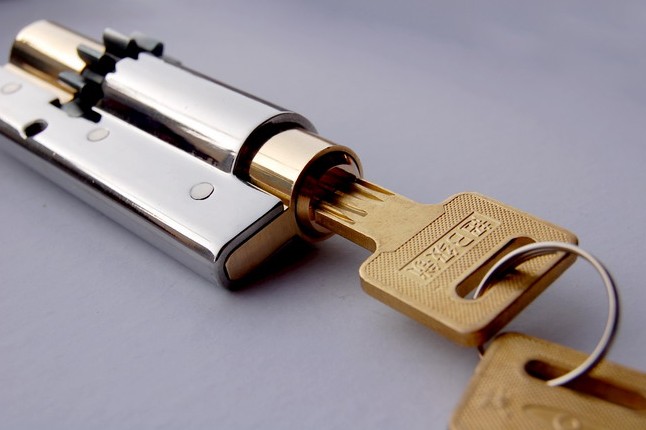 防盗门换锁芯方法  防盗门换锁芯多少钱