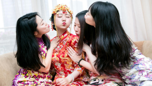 结婚接新娘流程是怎么样的 接亲时接到家里还是酒店