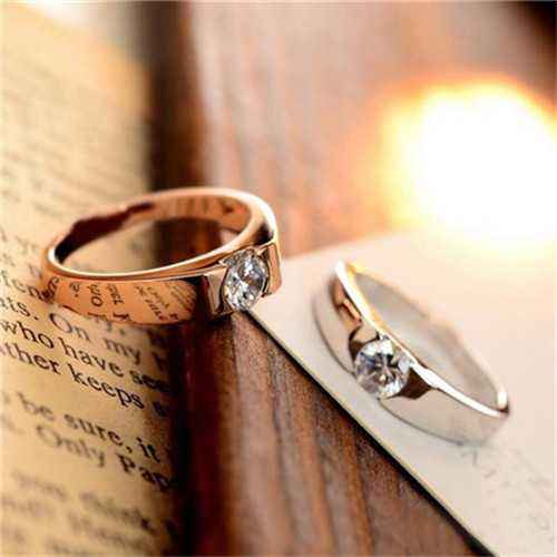 情侣对戒戴哪个手指 戒指的戴法和意义是什么