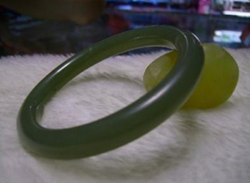 青玉手镯价格 玉镯一般多少钱