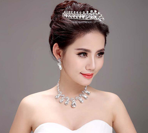 婚纱饰品有哪些 有什么搭配原则
