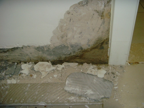 卫生间墙面渗水的原因及处理方法