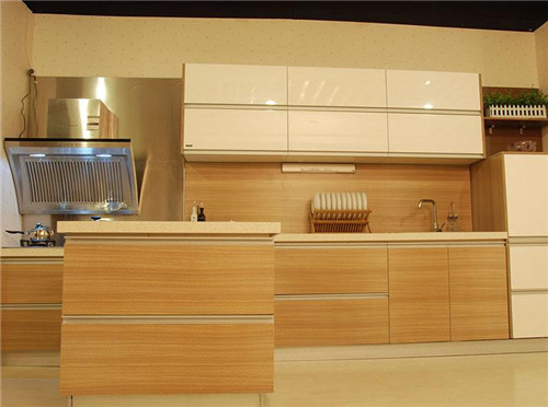 橱柜门用什么材料好 六种常见的橱柜门板材料推荐