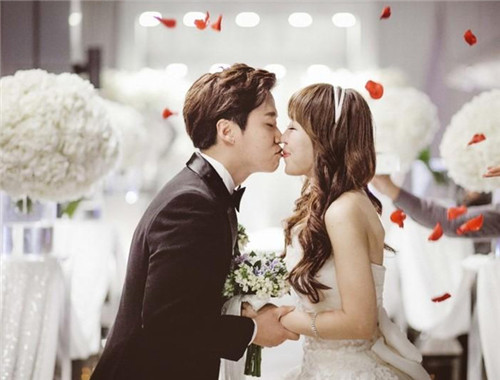 厦门婚礼跟拍要多少钱 婚礼跟拍师的选择技巧