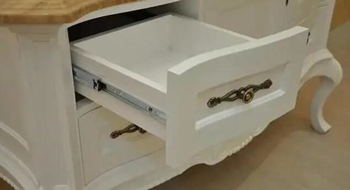 抽屉里面的东西卡住了打不开怎么办