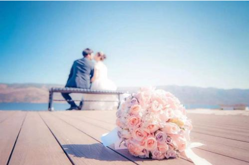 结婚祝福幽默段子有哪些 比较有文采的新婚祝福怎么说