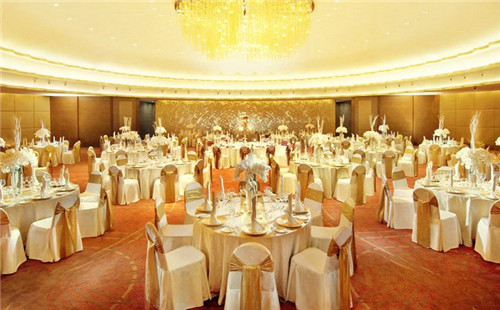 希尔顿酒店婚宴价格很贵吗   星级酒店婚宴价格大致参考