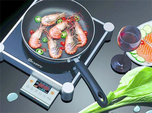 电磁炉加热一下就停一下什么原因