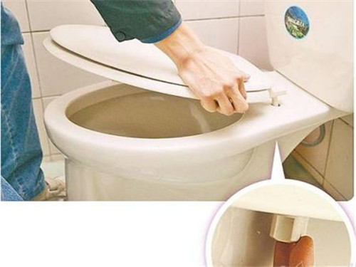 抽水马桶盖的拆卸安装步骤是什么