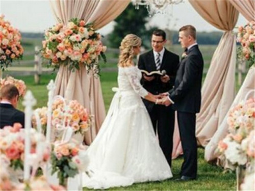 婚礼证婚人有哪些职责 什么样的人适合做证婚人