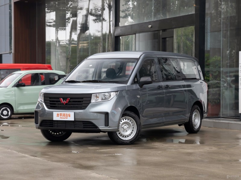 五菱征程自动挡7座新车不同配置版本的价格分别是多少？