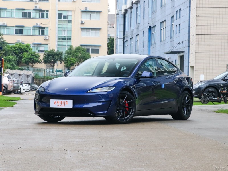 购买Model 3就默认带有智驾功能吗？