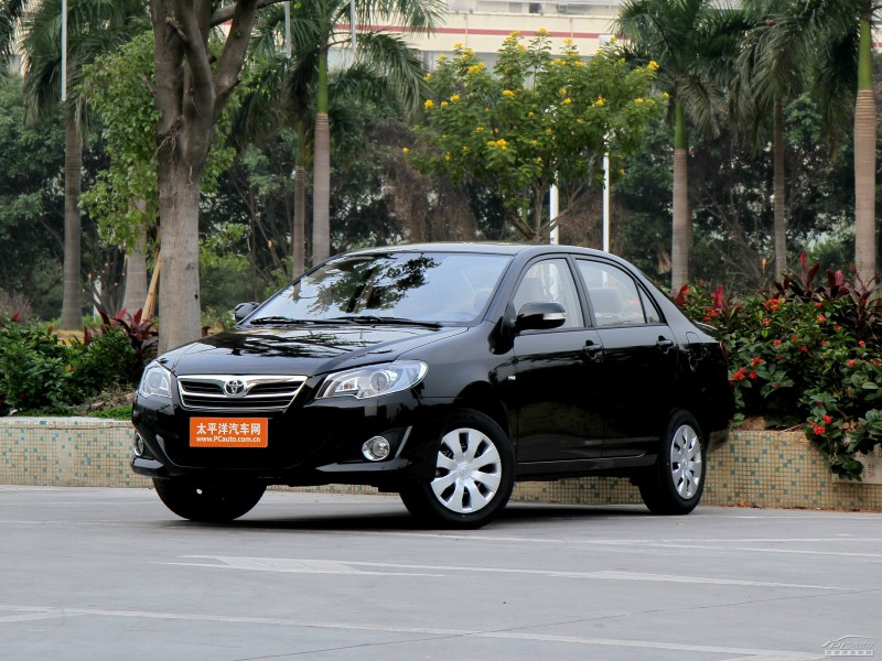 天津一汽花冠的动力性能在同级别车型中表现如何？